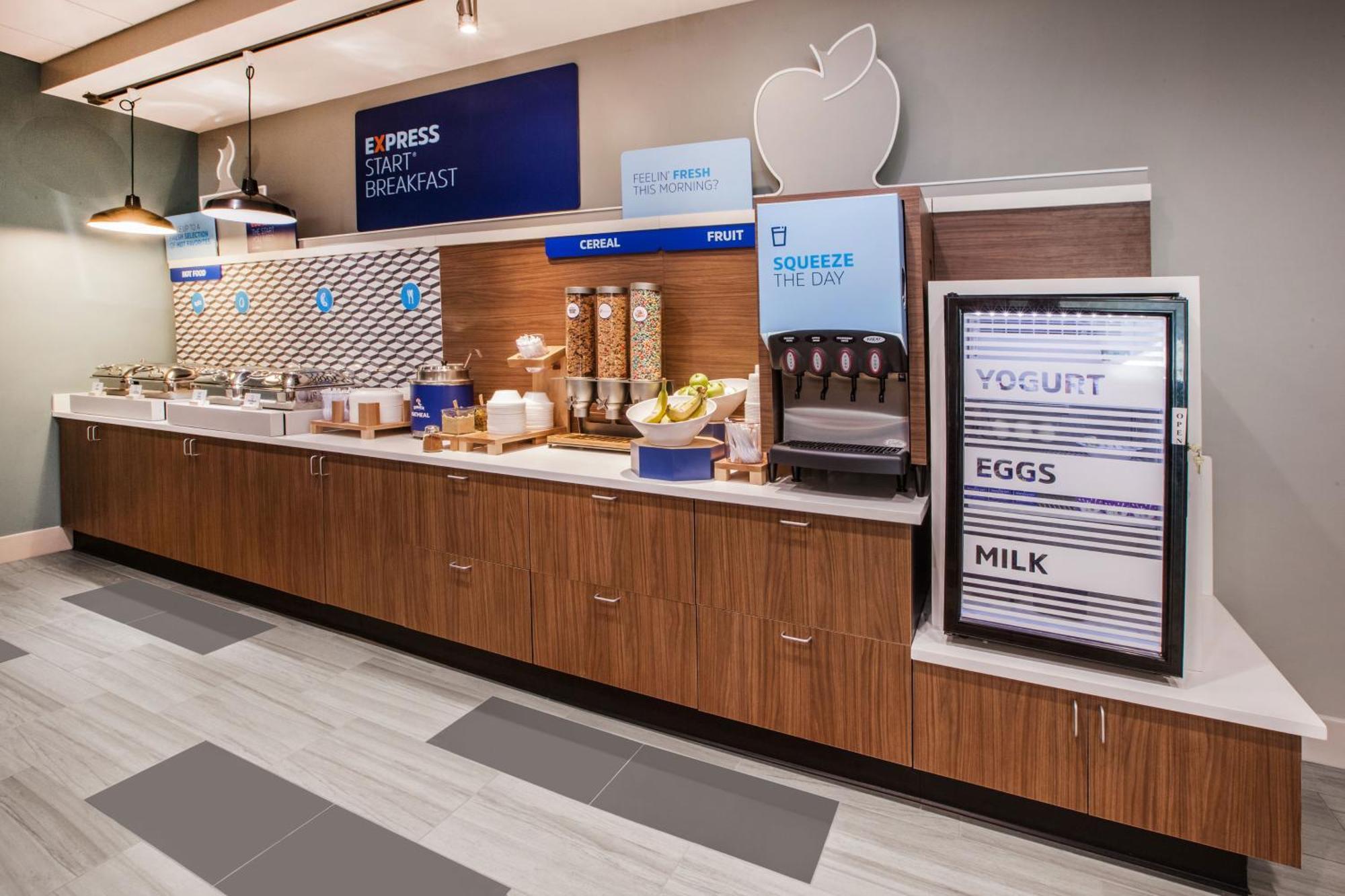 Express & - Airport South By Ihg Hotel